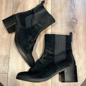 Ugg black textured Boot - size 12